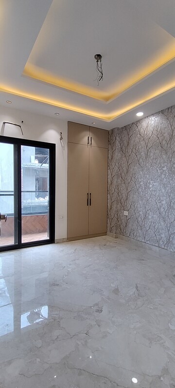 Room in 3 BHK Builder Floor at Sector 84 – for Sale