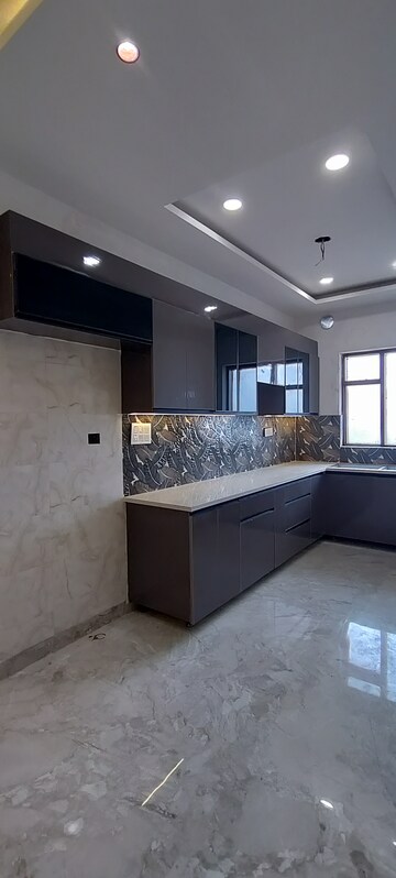Kitchen in 3 BHK Builder Floor at Sector 84 – for Sale