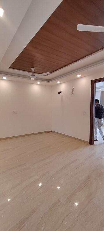 Room in 3 BHK Builder Floor at Sector 84 – for Sale