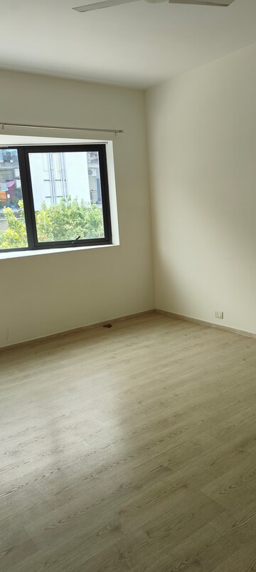 Room in 2 BHK Apartment at Ireo Skyon, Sector 60 – for Rent