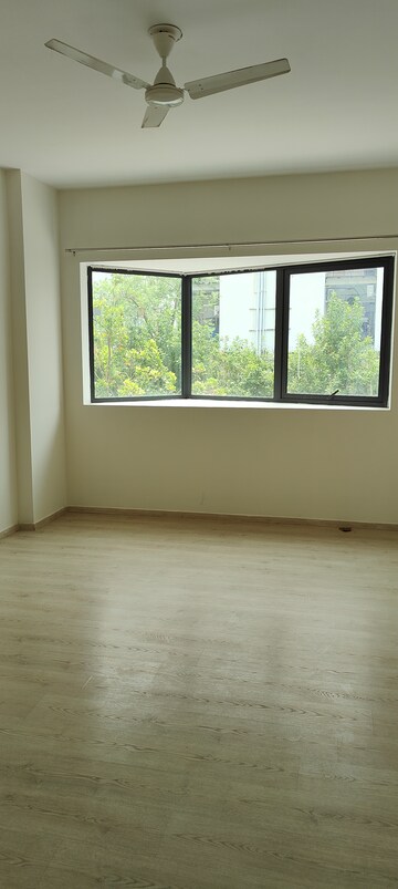 Room in 2 BHK Apartment at Ireo Skyon, Sector 60 – for Rent