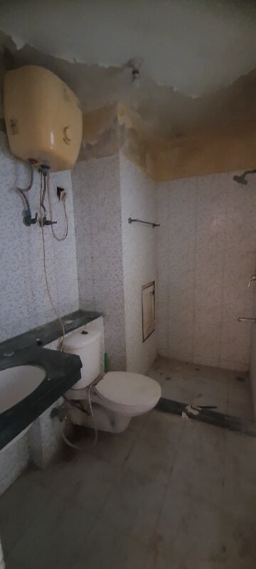 Bathroom in 2.5 BHK Independent House at Sector 7 – for Rent