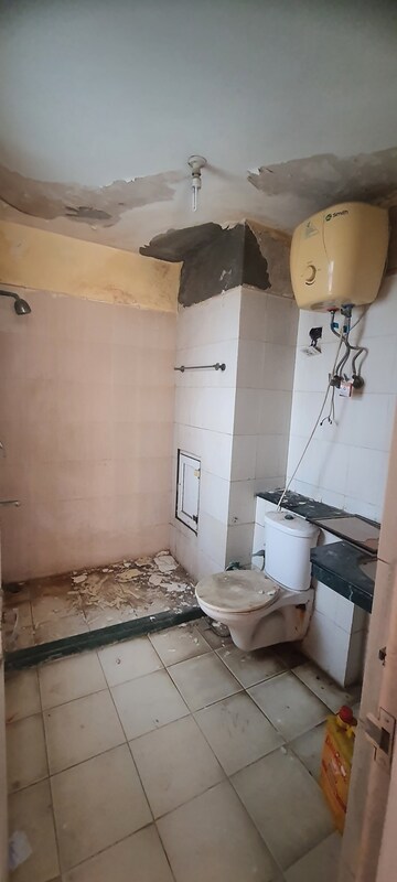Bathroom in 2.5 BHK Independent House at Sector 7 – for Rent