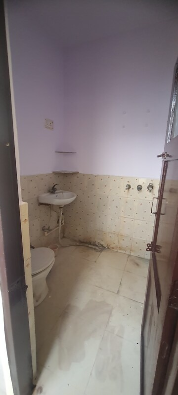 Bathroom in 1.5 BHK Independent House at Sector 7 – for Rent