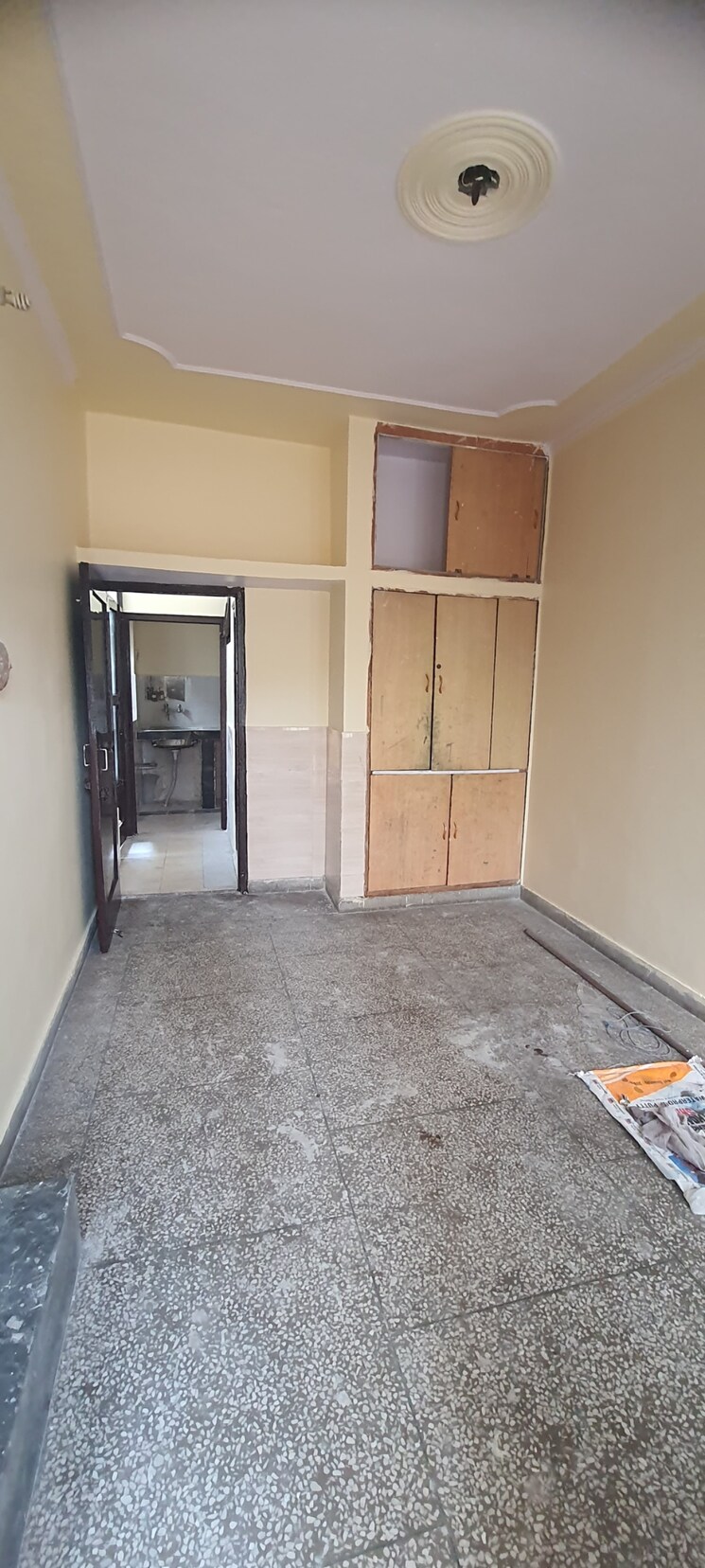 Room, sector 7 1.5 Bedroom 133 Sq.Ft. Independent House In Sector 7 Faridabad 8821050