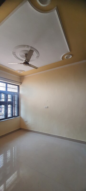 Room in 2.5 BHK Independent House at Sector 7 – for Rent