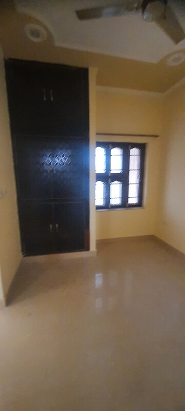 Room in 2.5 BHK Independent House at Sector 7 – for Rent