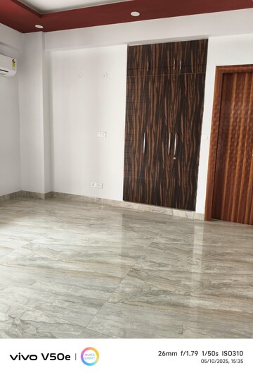 Room in 3 BHK Apartment at Ram Shanti Apartment, Sector 52 – for Rent