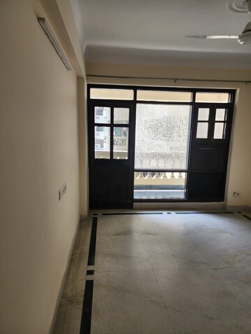 Room in 3 BHK Apartment at Omaxe The Olive Heights, Sector 56 – for Rent