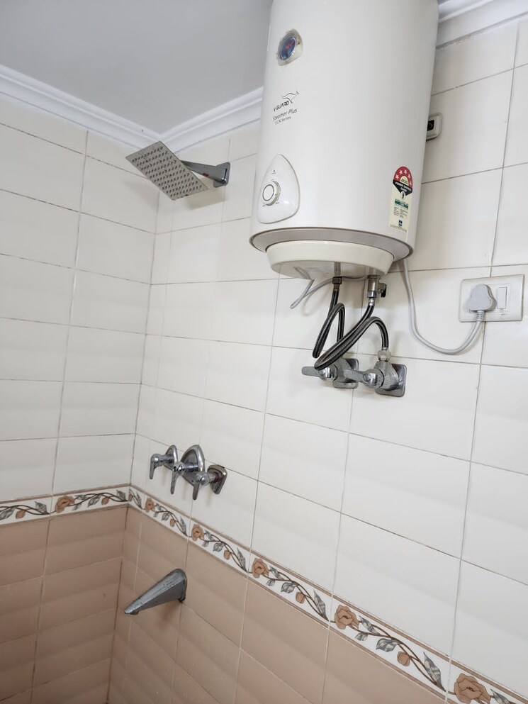 Bathroom, omaxe-the-olive-heights 3 Bedroom 1700 Sq.Ft. Apartment In Sector 56 Gurgaon 8821111