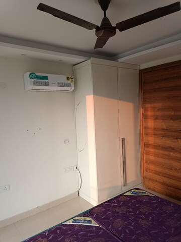 Room in 3 BHK Apartment at Gail CGHS, Sector 56 – for Rent