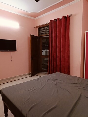 Room in 3 BHK Apartment at Gail CGHS, Sector 56 – for Rent