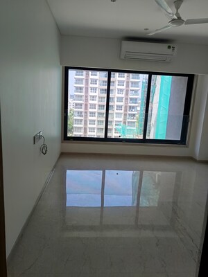 Room in 4 BHK Apartment at Santacruz West – for Sale