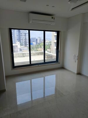 Room in 4 BHK Apartment at Santacruz West – for Sale