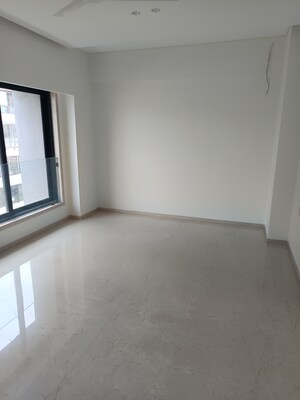 Room in 4 BHK Apartment at Santacruz West – for Sale