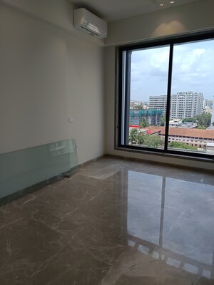 Room in 4 BHK Apartment at Santacruz West – for Sale