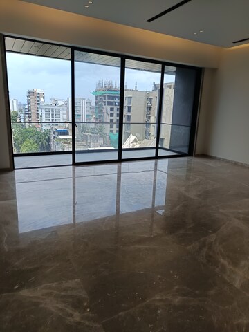 Room in 4 BHK Apartment at Santacruz West – for Sale