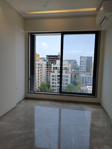Room in 4 BHK Apartment at Santacruz West – for Sale