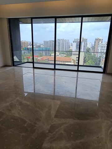Room in 4 BHK Apartment at Santacruz West – for Sale