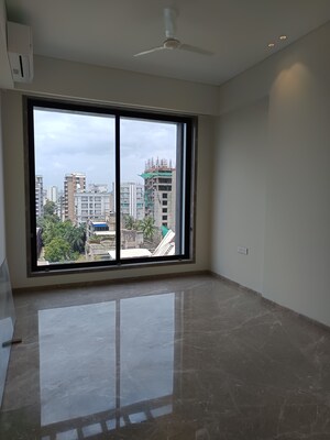 Room in 4 BHK Apartment at Santacruz West – for Sale