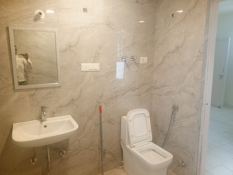 Bathroom, karanvir-towers 3 Bedroom 1500 Sq.Ft. Apartment In Sector 52 Gurgaon 8821123