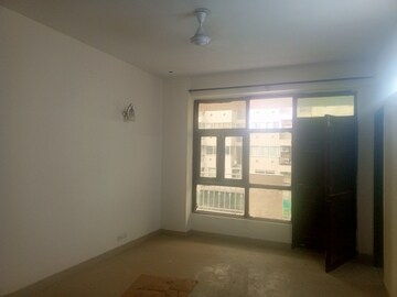 Room in 3 BHK Apartment at Karanvir Towers, Sector 52 – for Rent