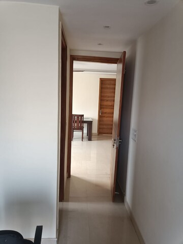 Room in 3.5 BHK Apartment at Souvenir Apartment, Sector 52 – for Rent