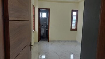 Room in 3.5 BHK Apartment at Souvenir Apartment, Sector 52 – for Rent