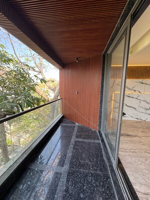 Balcony in 3 BHK Builder Floor at Dlf Phase ii – for Sale