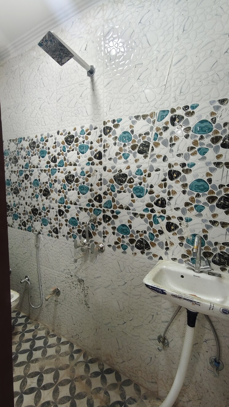 Bathroom, govindpuri 1 Bedroom 450 Sq.Ft. Builder Floor In Govindpuri Delhi 8821143