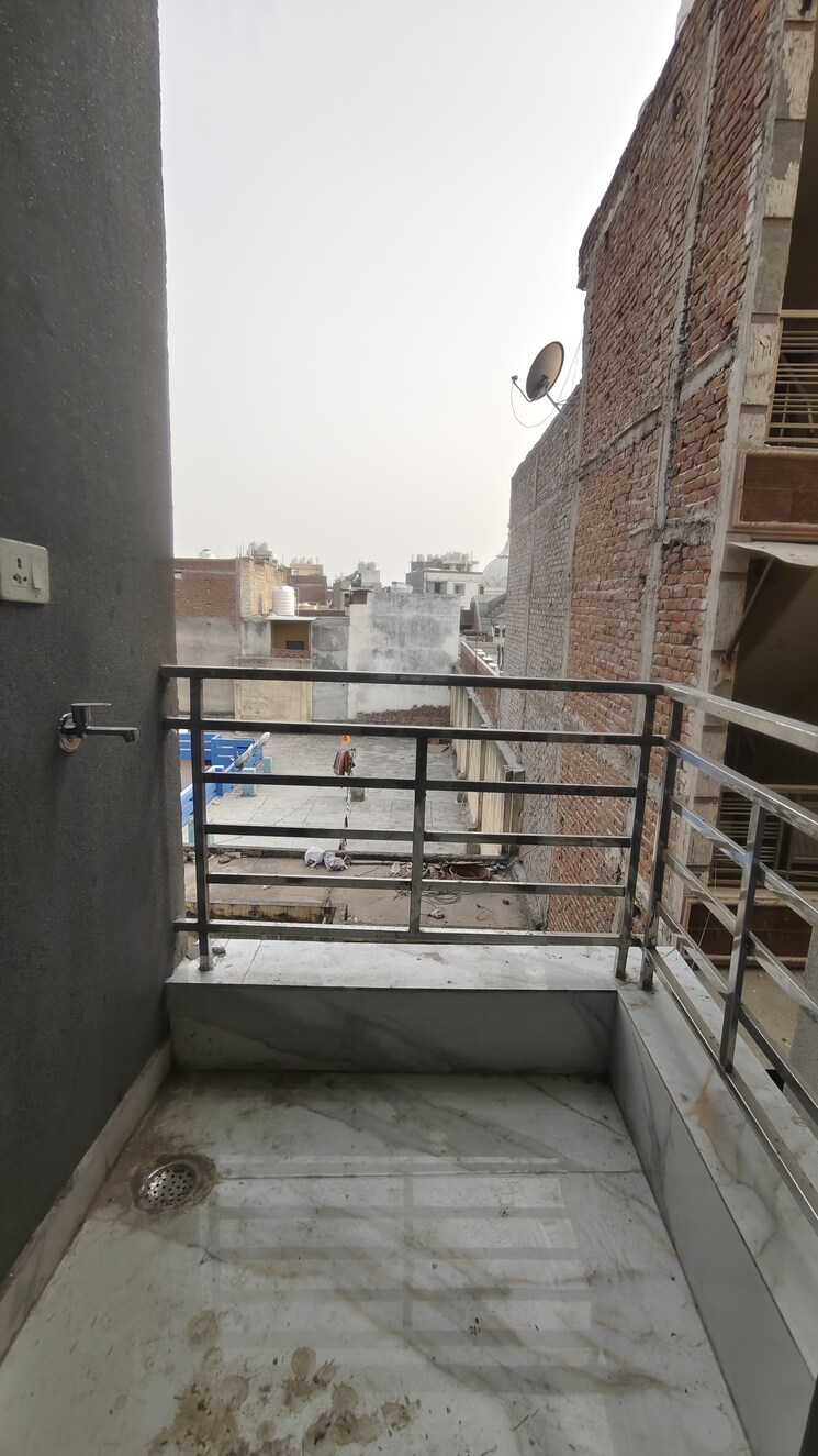 Balcony, govindpuri 1 Bedroom 450 Sq.Ft. Builder Floor In Govindpuri Delhi 8821143