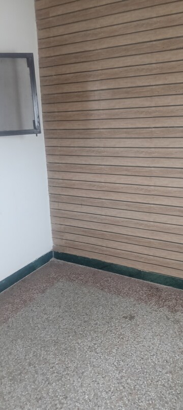 Room in 1.5 BHK Builder Floor at RWA Apartments Sector 51, Sector 51 – for Rent