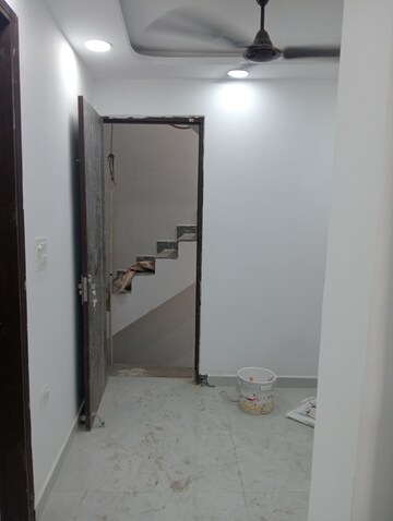 Room in 2 BHK Builder Floor at Govindpuri – for Rent