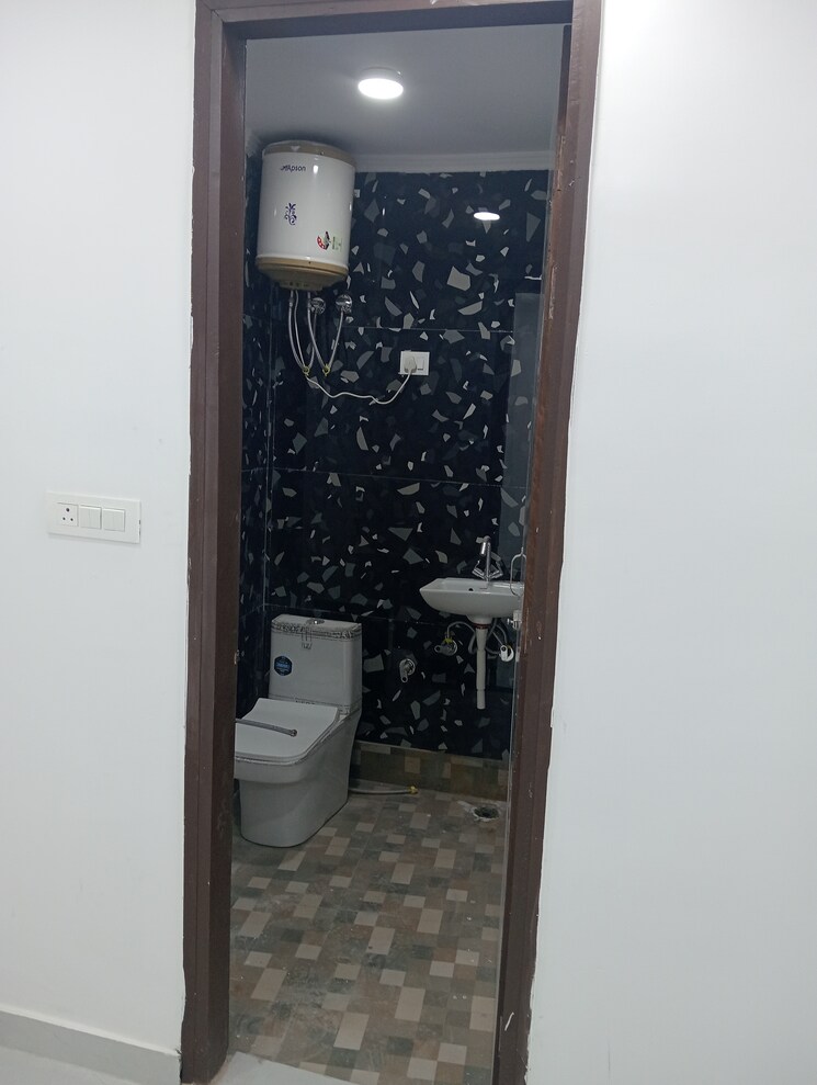 Bathroom, govindpuri 2 Bedroom 580 Sq.Ft. Builder Floor In Govindpuri Delhi 8821217