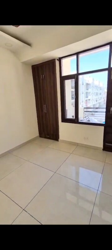 Room in 3 BHK Apartment at Dhakoli – for Rent