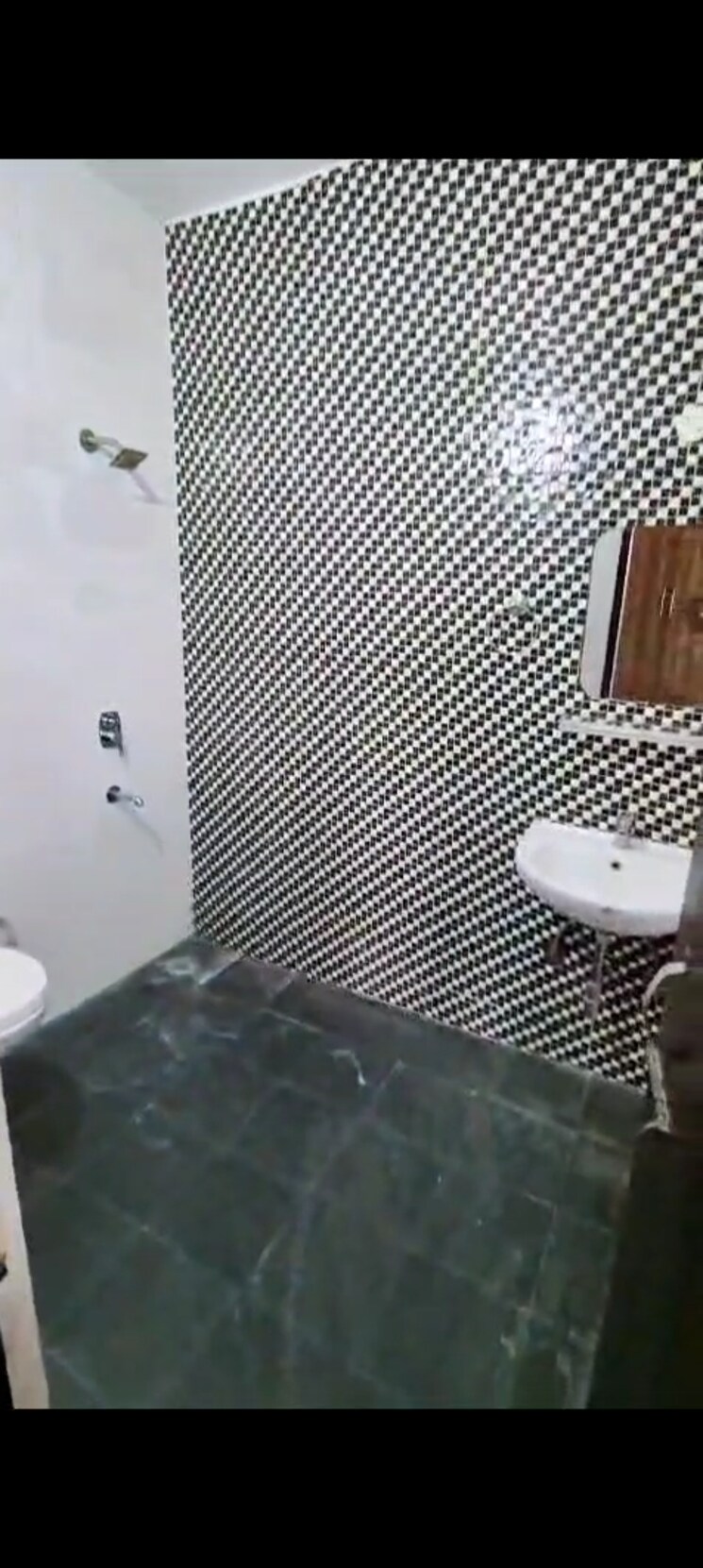 Bathroom, dhakoli 3 Bedroom 120 Sq.Yd. Apartment In Dhakoli Zirakpur 8821241