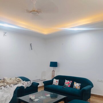 Living Room in 4 BHK Builder Floor at Srishti Greenfield Homes, Sector 42 – for Rent