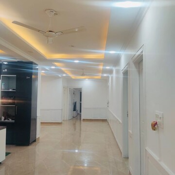 Building Lobby in 4 BHK Builder Floor at Srishti Greenfield Homes, Sector 42 – for Rent
