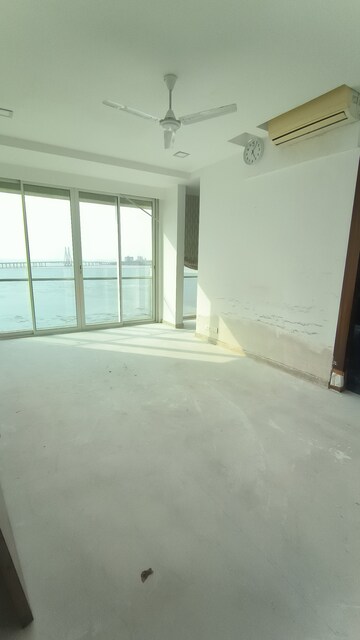 Room in 3 BHK Apartment at Bayview Terraces, Prabhadevi – for Rent