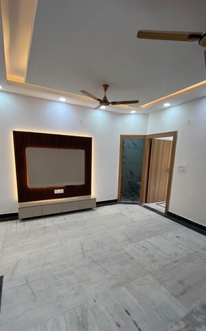 Room in 2 BHK Builder Floor at Vaishali Sector 5 – for Sale