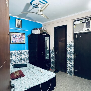 Bedroom in 1.5 BHK Builder Floor at Srishti Greenfield Homes, Sector 42 – for Rent