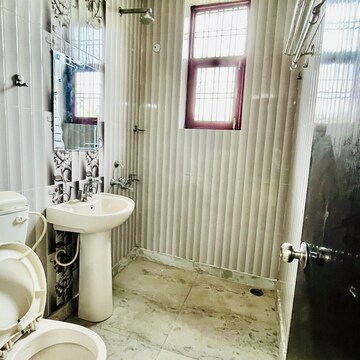 Bathroom in 2 BHK Builder Floor at Paras PLD Homes, Sector 42 – for Sale
