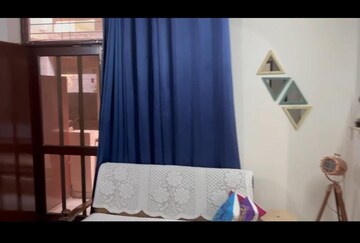 Bedroom in 2 BHK Builder Floor at Sector 40 – for Rent