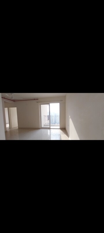 Room in 3 BHK Apartment at Signature Global Golf Greens, Sector 79 – for Rent