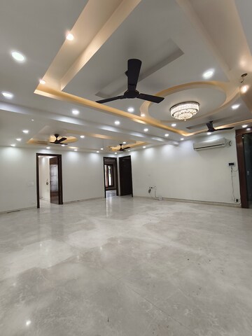 Room in 4 BHK Penthouse at DLF The Crest, Sector 54 – for Sale