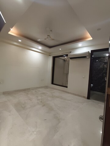 Room in 4 BHK Penthouse at DLF The Crest, Sector 54 – for Sale