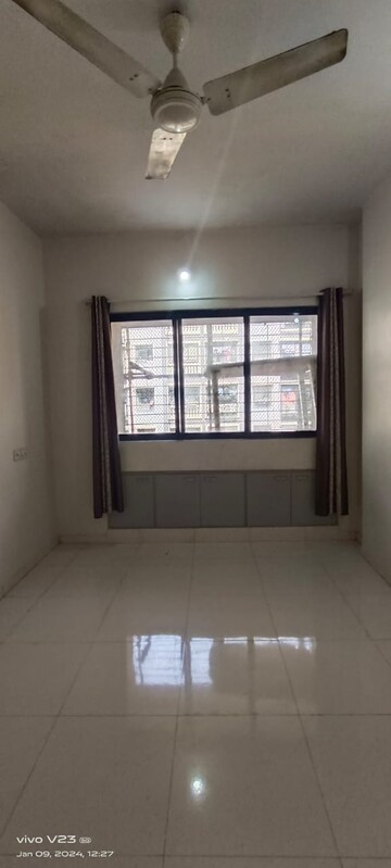 Room in 1 BHK Apartment at New Mahada Colony, Goregaon East – for Rent