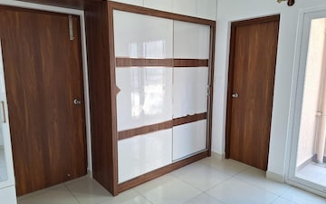 Room in 2 BHK Apartment at Prestige Finsbury Park Hyde, Bagaluru – for Rent
