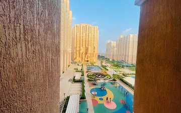 Swimming Pool in 2 BHK Apartment at Prestige Finsbury Park Hyde, Bagaluru – for Rent