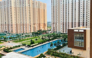 Swimming Pool in 2 BHK Apartment at Prestige Finsbury Park Hyde, Bagaluru – for Rent